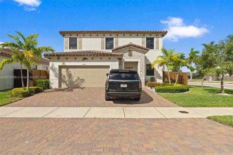 House in Homestead, Florida 5 bedrooms, 245.26 sq.m. № 2081994