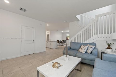 House in Homestead, Florida 5 bedrooms, 245.26 sq.m. № 2081994 - photo 7
