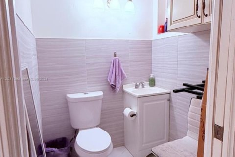 Propiedad comercial en venta en Miami, Florida № 2158314 - foto 2