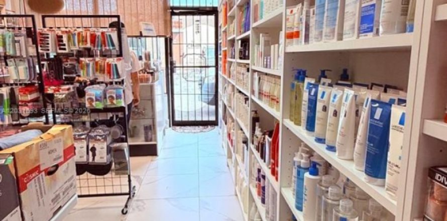 Propiedad comercial en Miami, Florida № 2158314