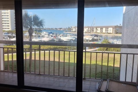 Condo in South Pasadena, Florida, 2 bedrooms  № 2430398 - photo 18