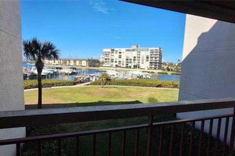 Condo in South Pasadena, Florida, 2 bedrooms  № 2430398 - photo 14