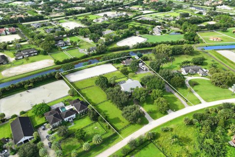 House in Wellington, Florida 5 bedrooms, 241.27 sq.m. № 2188265