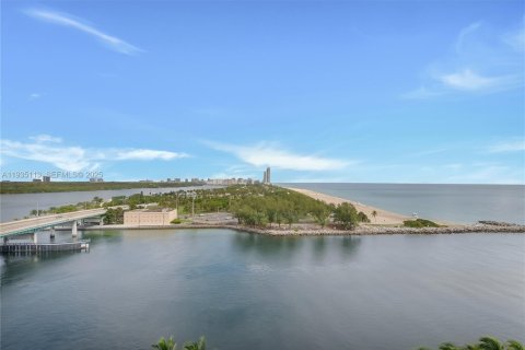 Copropriété à vendre à Bal Harbour, Floride: 3 chambres, 289.86 m2 № 1994215 - photo 9