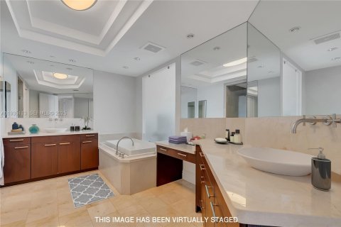 Copropriété à vendre à Bal Harbour, Floride: 3 chambres, 289.86 m2 № 1994215 - photo 6