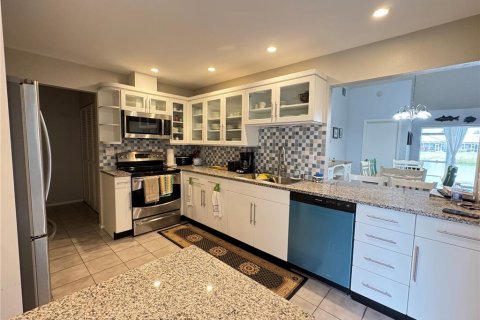 Villa ou maison à louer à Sarasota, Floride: 2 chambres, 128.39 m2 № 2104996 - photo 8