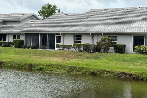 Villa ou maison à louer à Sarasota, Floride: 2 chambres, 128.39 m2 № 2104996 - photo 2