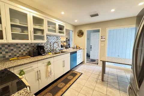 Villa ou maison à louer à Sarasota, Floride: 2 chambres, 128.39 m2 № 2104996 - photo 9