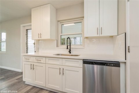 House in Port Charlotte, Florida 2 bedrooms, 81.2 sq.m. № 1521486 - photo 6