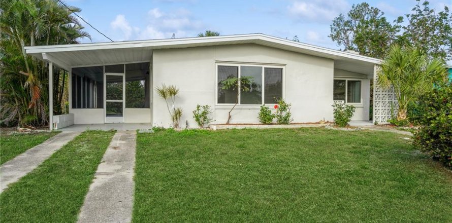 House in Port Charlotte, Florida 2 bedrooms, 81.2 sq.m. № 1521486