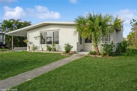 House in Port Charlotte, Florida 2 bedrooms, 81.2 sq.m. № 1521486 - photo 2