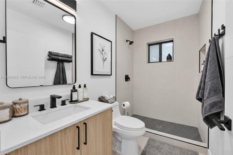 Commercial property in Miami, Florida № 2402464 - photo 12