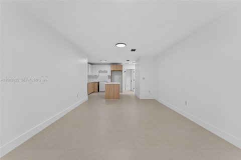 Commercial property in Miami, Florida № 2402464 - photo 17