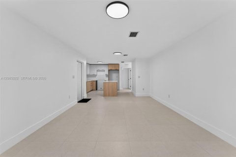 Commercial property in Miami, Florida № 2402464 - photo 4