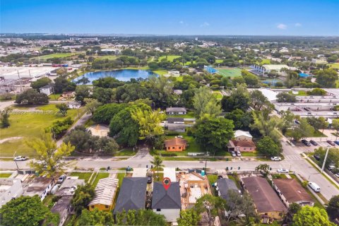 Commercial property in Miami, Florida № 2402464 - photo 29