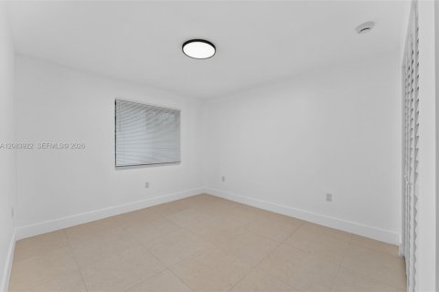 Commercial property in Miami, Florida № 2402464 - photo 8