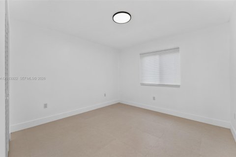 Commercial property in Miami, Florida № 2402464 - photo 26