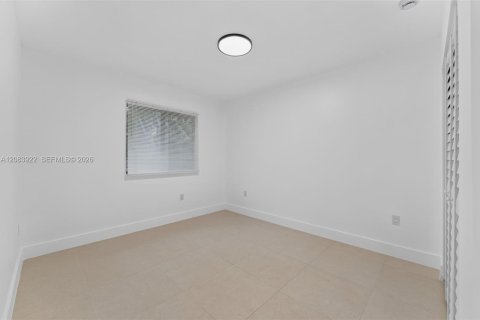 Commercial property in Miami, Florida № 2402464 - photo 20