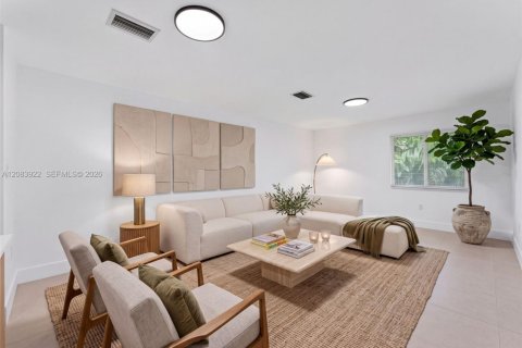 Commercial property in Miami, Florida № 2402464 - photo 2