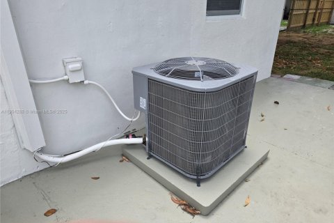 Купить виллу или дом в Майами, Флорида 1 комната, 122.82м2, № 1954884 - фото 13