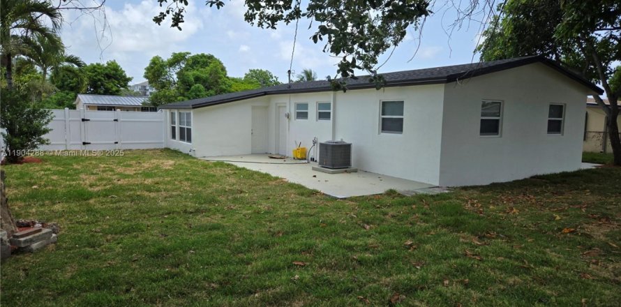 Дом в Майами, Флорида 1 комната, 122.82м2 № 1954884