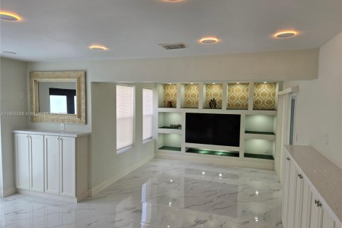 Купить виллу или дом в Майами, Флорида 1 комната, 122.82м2, № 1954884 - фото 3