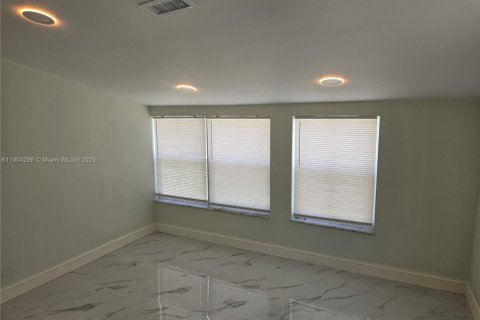 Купить виллу или дом в Майами, Флорида 1 комната, 122.82м2, № 1954884 - фото 9