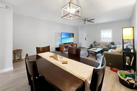 Townhouse in Spring Hill, Florida 2 bedrooms, 114.27 sq.m. № 2112260 - photo 9