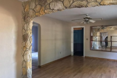 House in Orlando, Florida 6 bedrooms, 278.71 sq.m. № 2224366 - photo 3