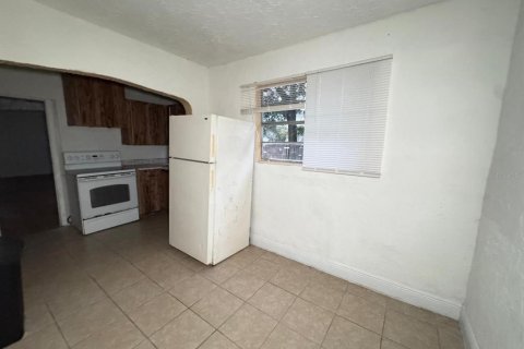House in Orlando, Florida 6 bedrooms, 278.71 sq.m. № 2224366 - photo 16