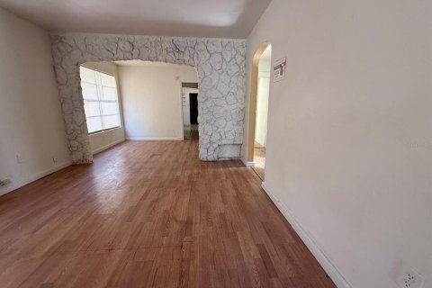 House in Orlando, Florida 6 bedrooms, 278.71 sq.m. № 2224366 - photo 24