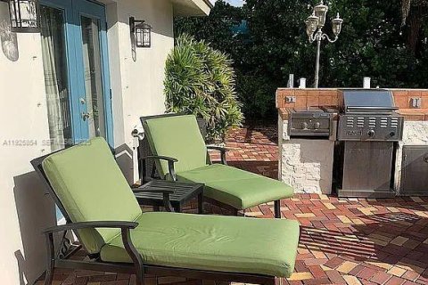 Casa en venta en Pompano Beach, Florida, 2 dormitorios, 164.44 m2 № 1985750 - foto 4