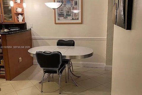 Casa en venta en Pompano Beach, Florida, 2 dormitorios, 164.44 m2 № 1985750 - foto 9