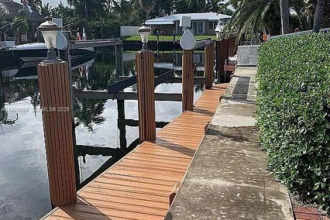 Casa en venta en Pompano Beach, Florida, 2 dormitorios, 164.44 m2 № 1985750 - foto 5