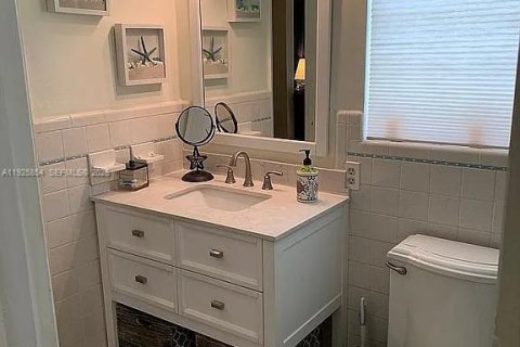 Casa en venta en Pompano Beach, Florida, 2 dormitorios, 164.44 m2 № 1985750 - foto 12