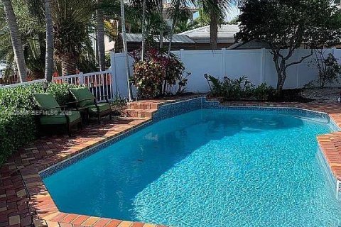 Casa en venta en Pompano Beach, Florida, 2 dormitorios, 164.44 m2 № 1985750 - foto 1