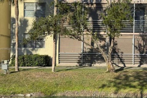 Copropriété à louer à North Lauderdale, Floride: 1 chambre, 75.25 m2 № 2062435 - photo 12