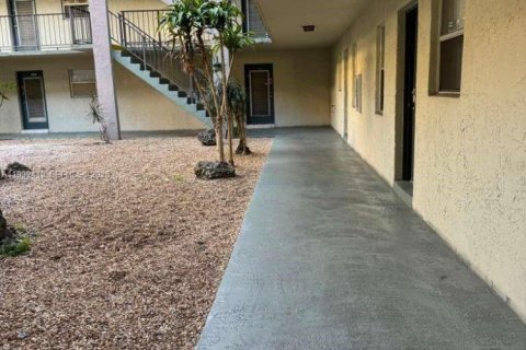 Copropriété à louer à North Lauderdale, Floride: 1 chambre, 75.25 m2 № 2062435 - photo 10