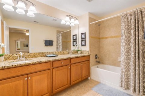 Townhouse in STOREY LAKE in Kissimmee, Florida 5 bedrooms, 197.7 sq.m. № 2196293 - photo 17