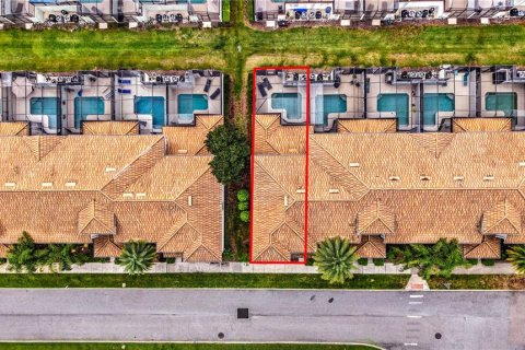 Townhouse in STOREY LAKE in Kissimmee, Florida 5 bedrooms, 197.7 sq.m. № 2196293 - photo 30