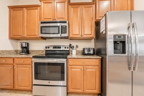 Townhouse in STOREY LAKE in Kissimmee, Florida 5 bedrooms, 197.7 sq.m. № 2196293 - photo 7