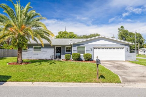 House in Clearwater, Florida 3 bedrooms, 136.66 sq.m. № 2364829