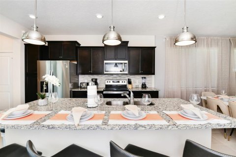House in Davenport, Florida 5 bedrooms, 243.59 sq.m. № 1734087 - photo 22