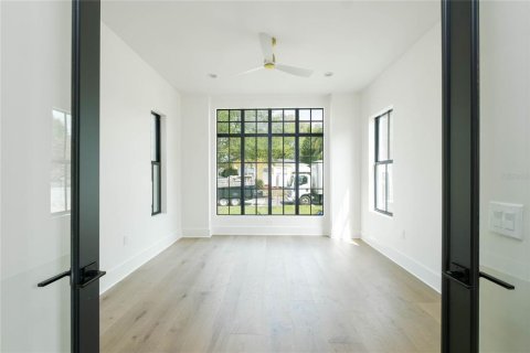House in Tampa, Florida 5 bedrooms, 320.51 sq.m. № 2430660 - photo 26