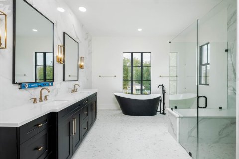 House in Tampa, Florida 5 bedrooms, 320.51 sq.m. № 2430660 - photo 18
