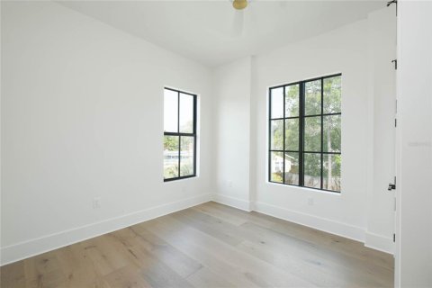 House in Tampa, Florida 5 bedrooms, 320.51 sq.m. № 2430660 - photo 23