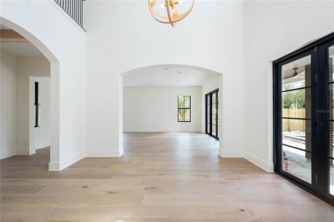 House in Tampa, Florida 5 bedrooms, 320.51 sq.m. № 2430660 - photo 11