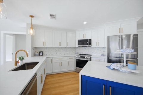 Villa ou maison à vendre à Sarasota, Floride: 3 chambres, 242.57 m2 № 2267085 - photo 17