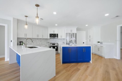 Villa ou maison à vendre à Sarasota, Floride: 3 chambres, 242.57 m2 № 2267085 - photo 14