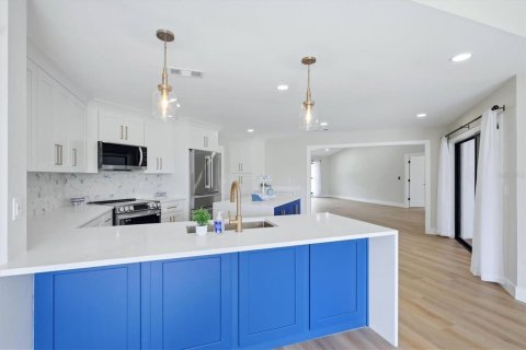 Villa ou maison à vendre à Sarasota, Floride: 3 chambres, 242.57 m2 № 2267085 - photo 15